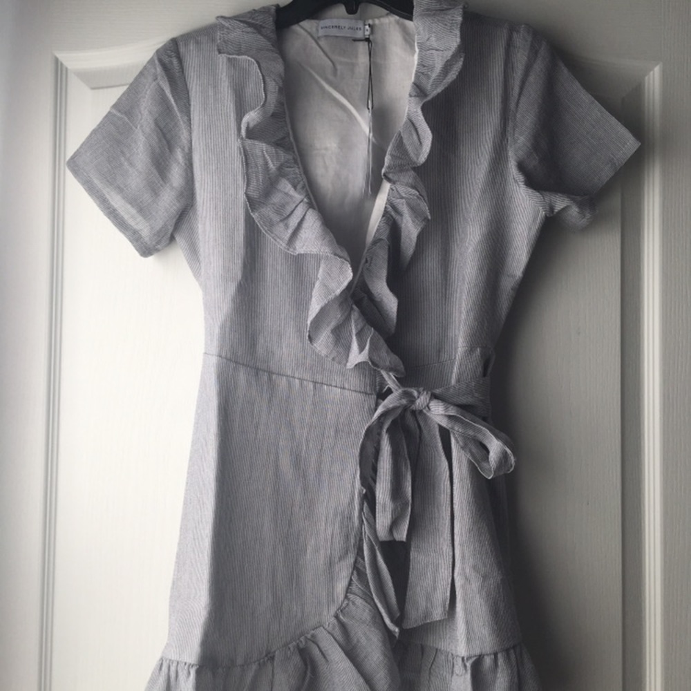 NWT SINCERELY JULES Wrap Dress ✨